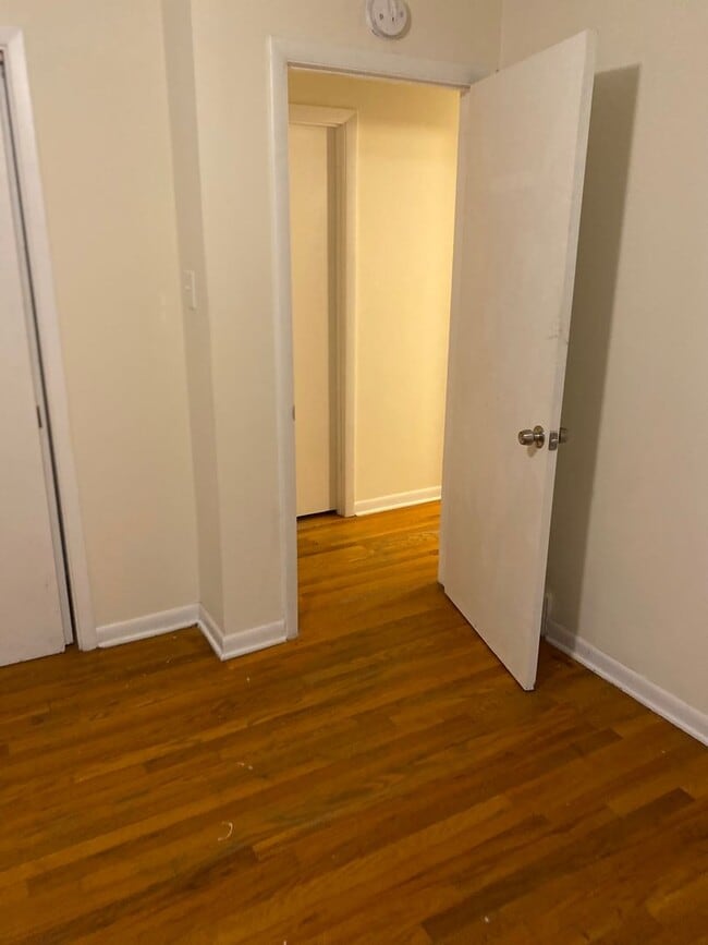 Building Photo - 3 bedroom single family home with huge bon...