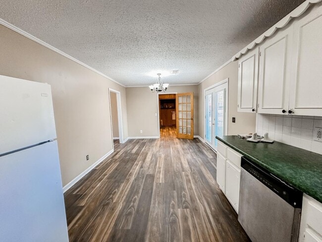 Building Photo - 99 Gardenia Dr