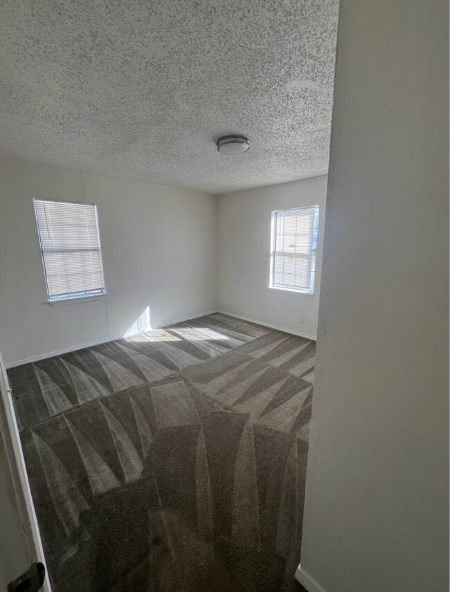 Building Photo - 3101 NE 14th St