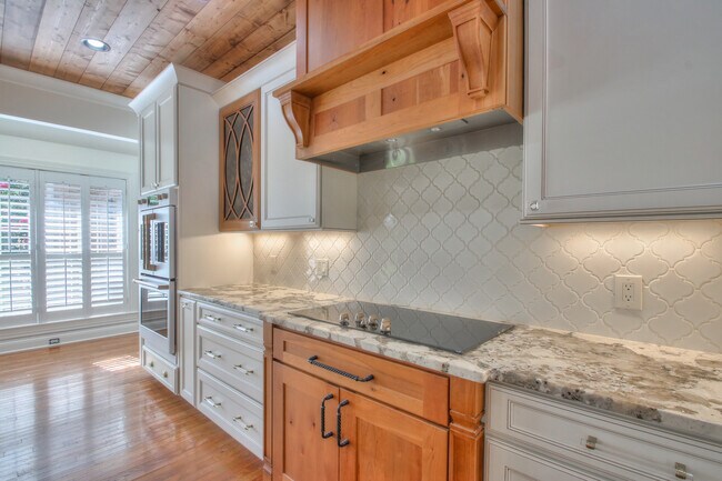 Building Photo - 4335 N Chapel Rd