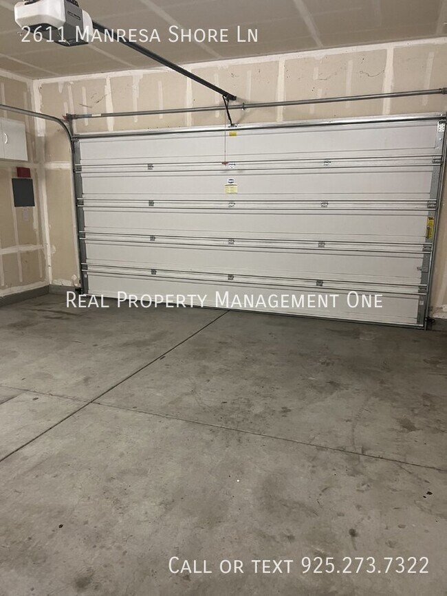 Building Photo - 2611 Manresa Shore Ln