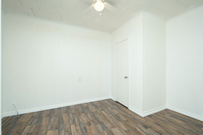 Building Photo - 449 W Main St