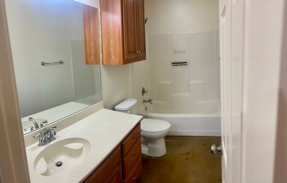 Building Photo - 202 Chestnut Dr