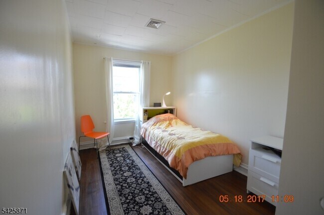 Building Photo - 83 Summit Ave