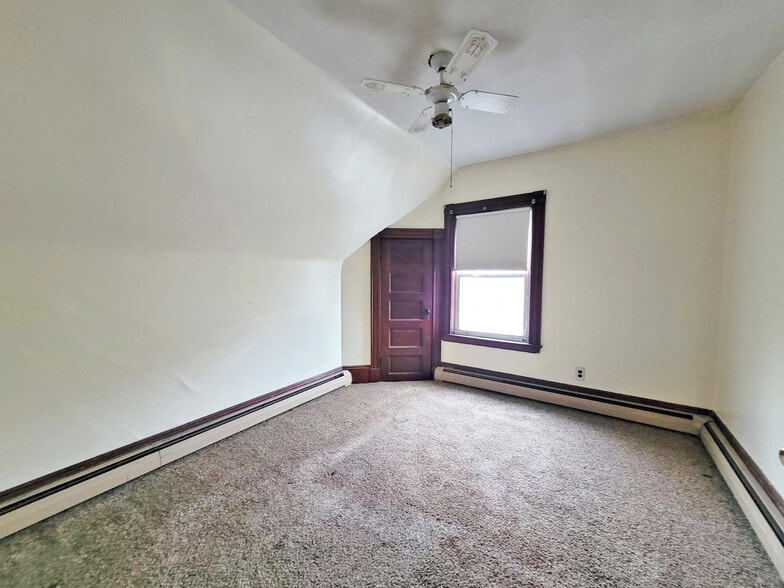 Building Photo - 168 Elm St