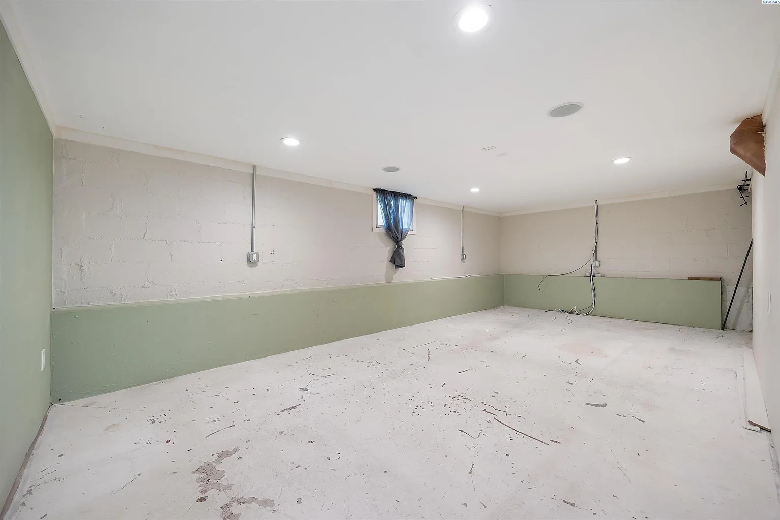Building Photo - 1207 Putnam St