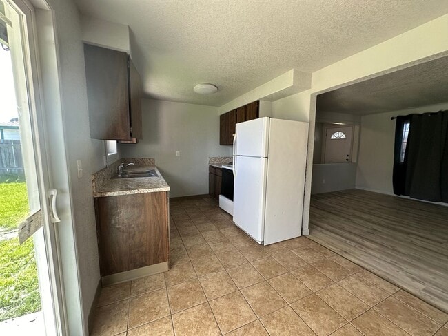 Building Photo - 6209 Onyx Ave