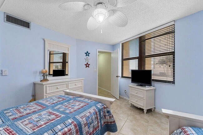 Building Photo - 2800 N Ocean Dr