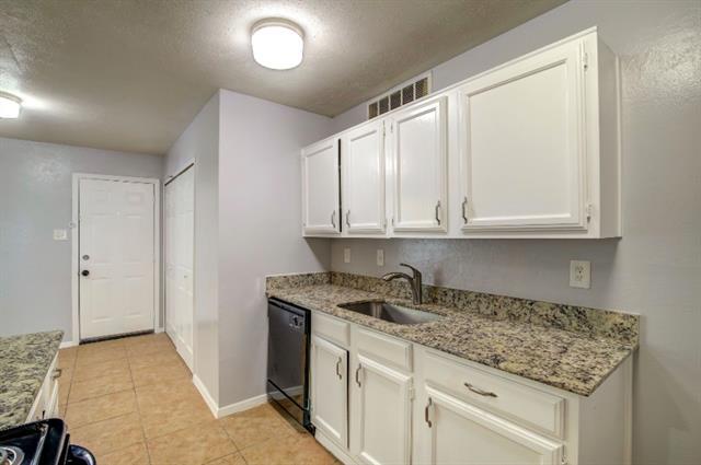 Building Photo - 713 Meadow Mead Dr