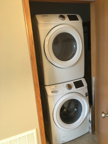 Full size washer and dryer - 4510 Twain Cir