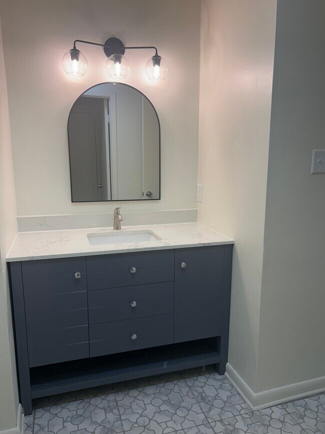 Building Photo - 5213 Everett Ln