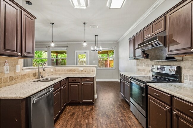 Building Photo - 2305 Orchid Dr