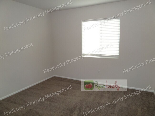 Building Photo - Fantastic 3-Bedroom + Den + Bonus Room Home with A/C in Milton!