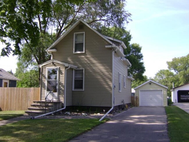 Primary Photo - 1404 2nd Ave N