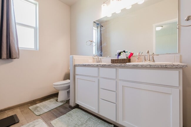 Building Photo - Meticulously Clean 3 bedroom 2 bathroom Home
