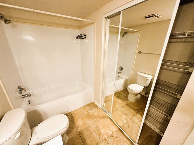 Building Photo - 2 bed 1 bath 2nd floor condo for rent. No ...