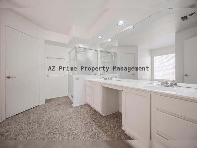 Building Photo - 4326 E Encinas Ave