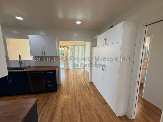 Building Photo - 3610 W 230th St