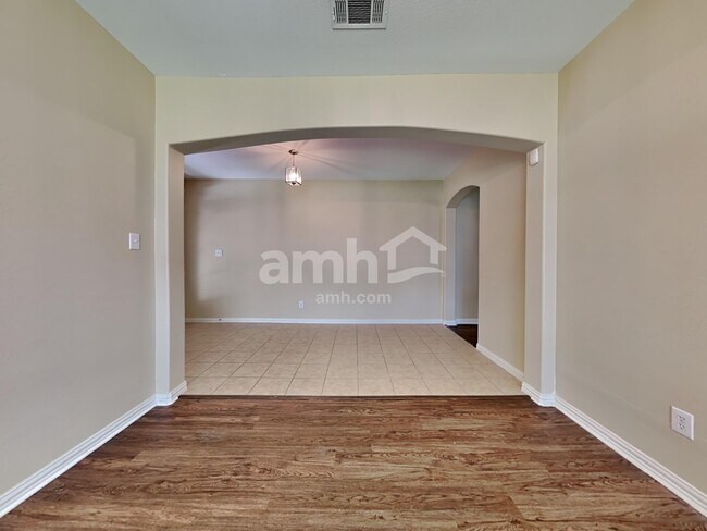 Building Photo - 245 Brookdale Dr