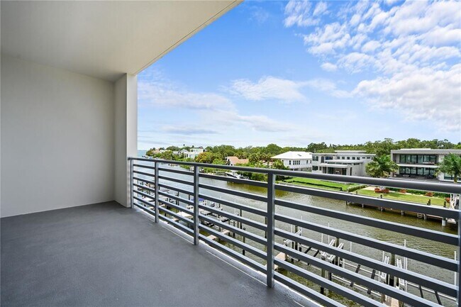 Building Photo - 1709 N Tamiami Trl