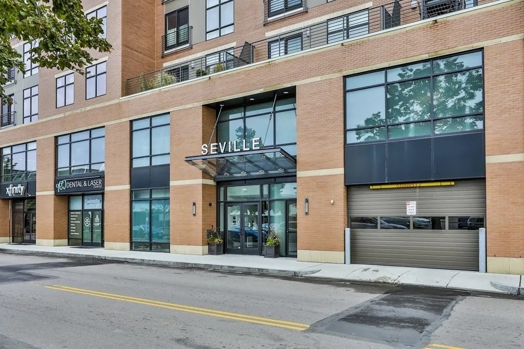 Building Photo - 250 Meridian St