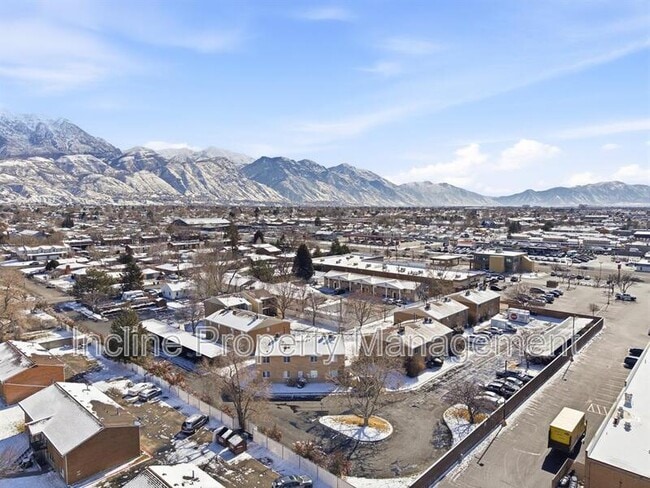 Building Photo - 147 W 905 N