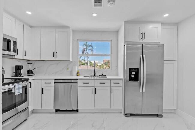 Building Photo - 871 NW 23rd Terrace