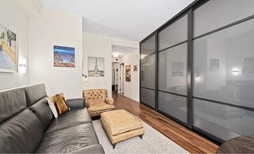 Building Photo - 100 Jay St