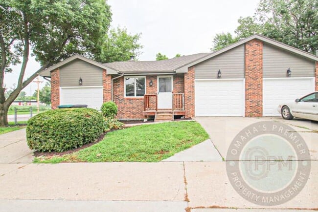 Primary Photo - Comfortable 2 Bedroom/ 2 Bathroom/ 2 Car D...