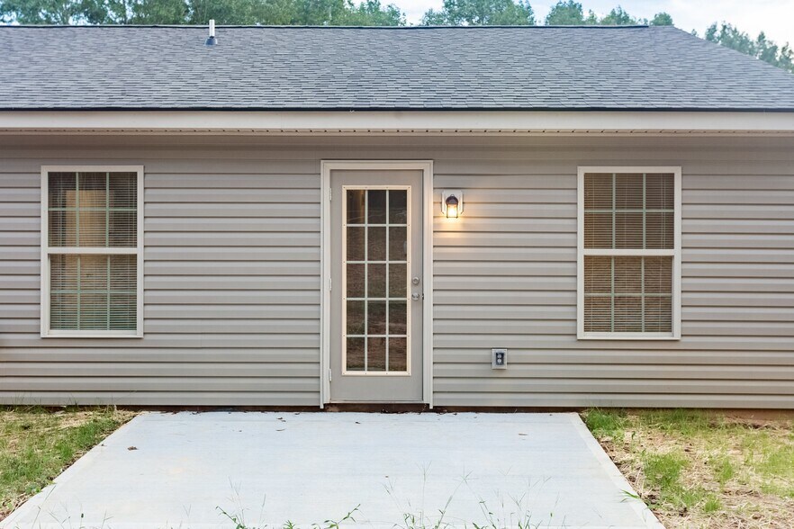 Building Photo - 442 Sierra Rd