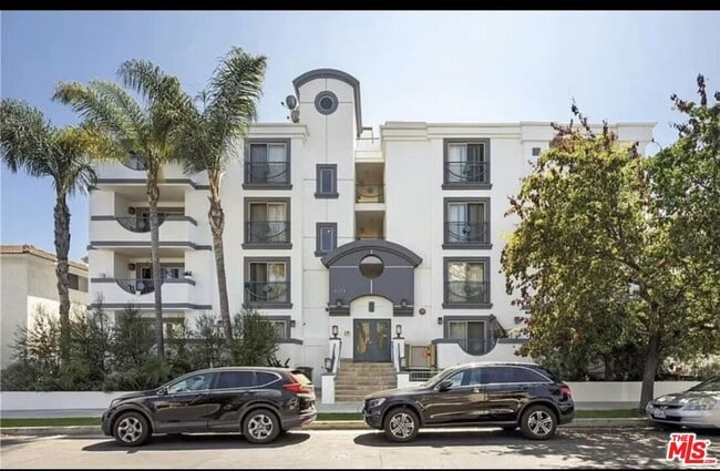 Building Photo - 1621 Barry Ave