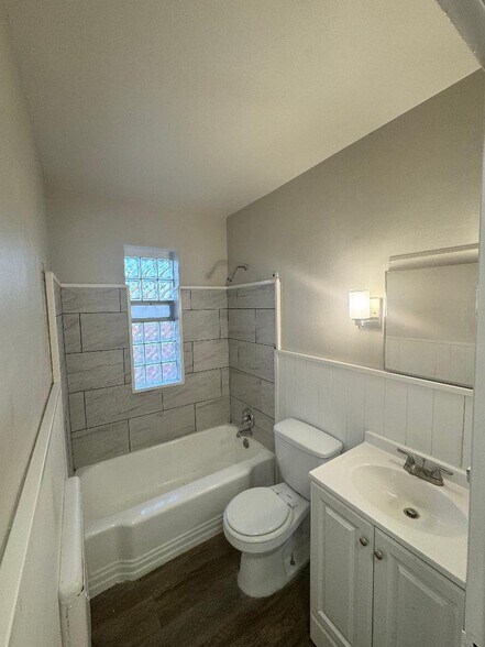 Building Photo - 1607 Asmann Ave