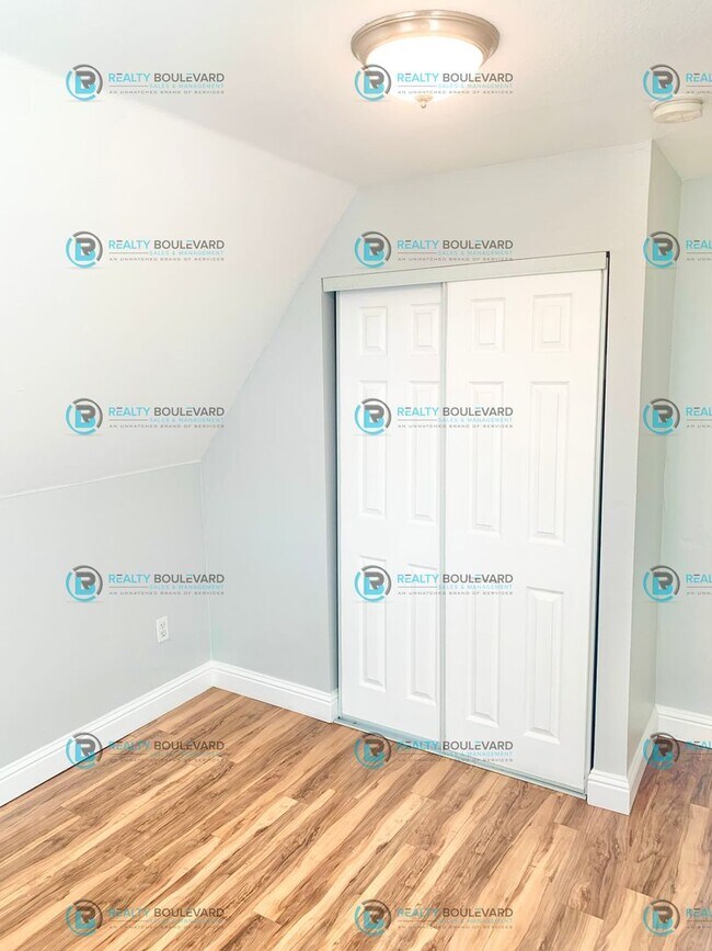 Building Photo - 1/2 Month Free!! 1 Bedroom 1 Bath - Cozy & Convenient Living close to UNR, Downtown Reno and Free...