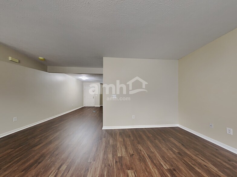 Building Photo - 2219 S Briarwood Dr