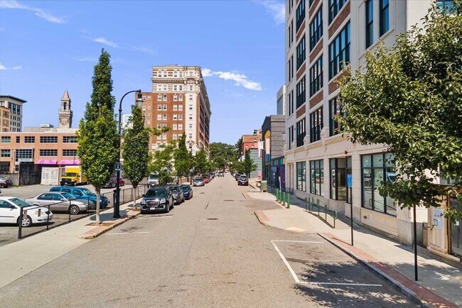 Building Photo - 70 Southbridge St