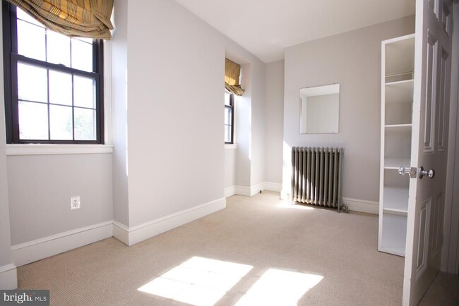 Building Photo - 421 S 20th St
