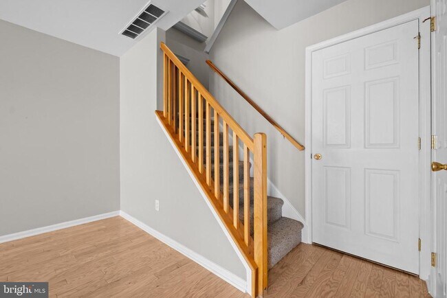 Building Photo - 3906 Grenwich Ln