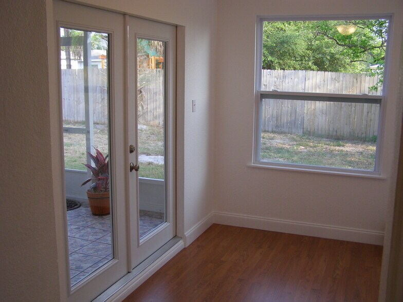 Breakfast Nook (or office) - 5872 40th Ave N