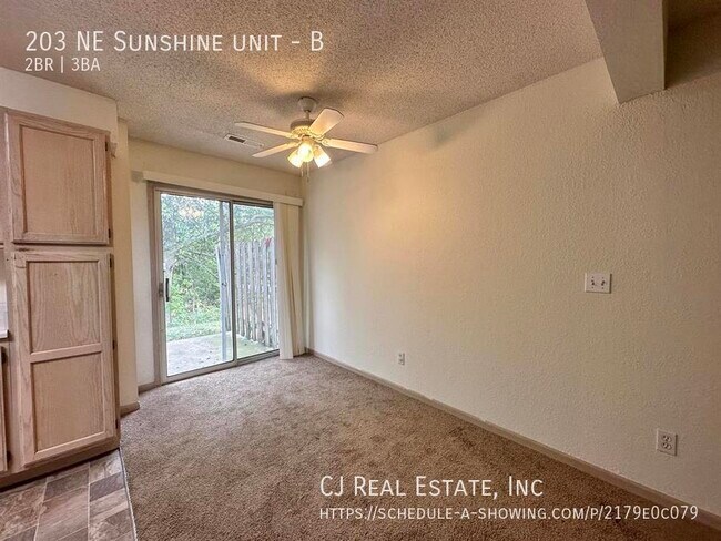 Building Photo - 203 NE Sunshine St