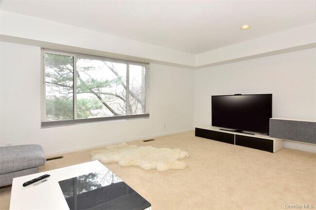 Building Photo - 63 Sunnyside Pl