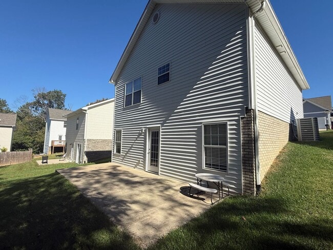 Building Photo - Spacious 3 Bedroom, 3.5bath in central Joh...
