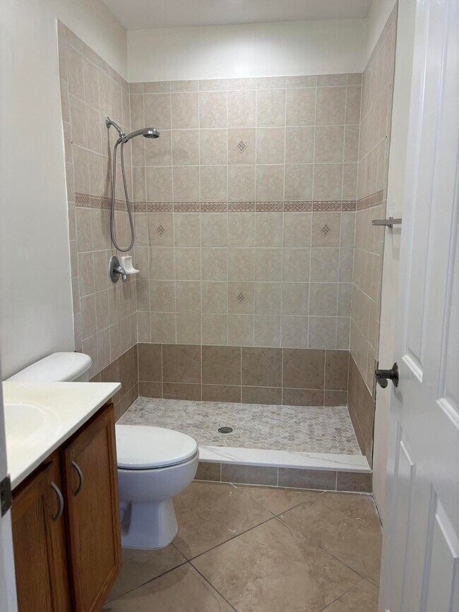 Building Photo - 590 Amador Ln