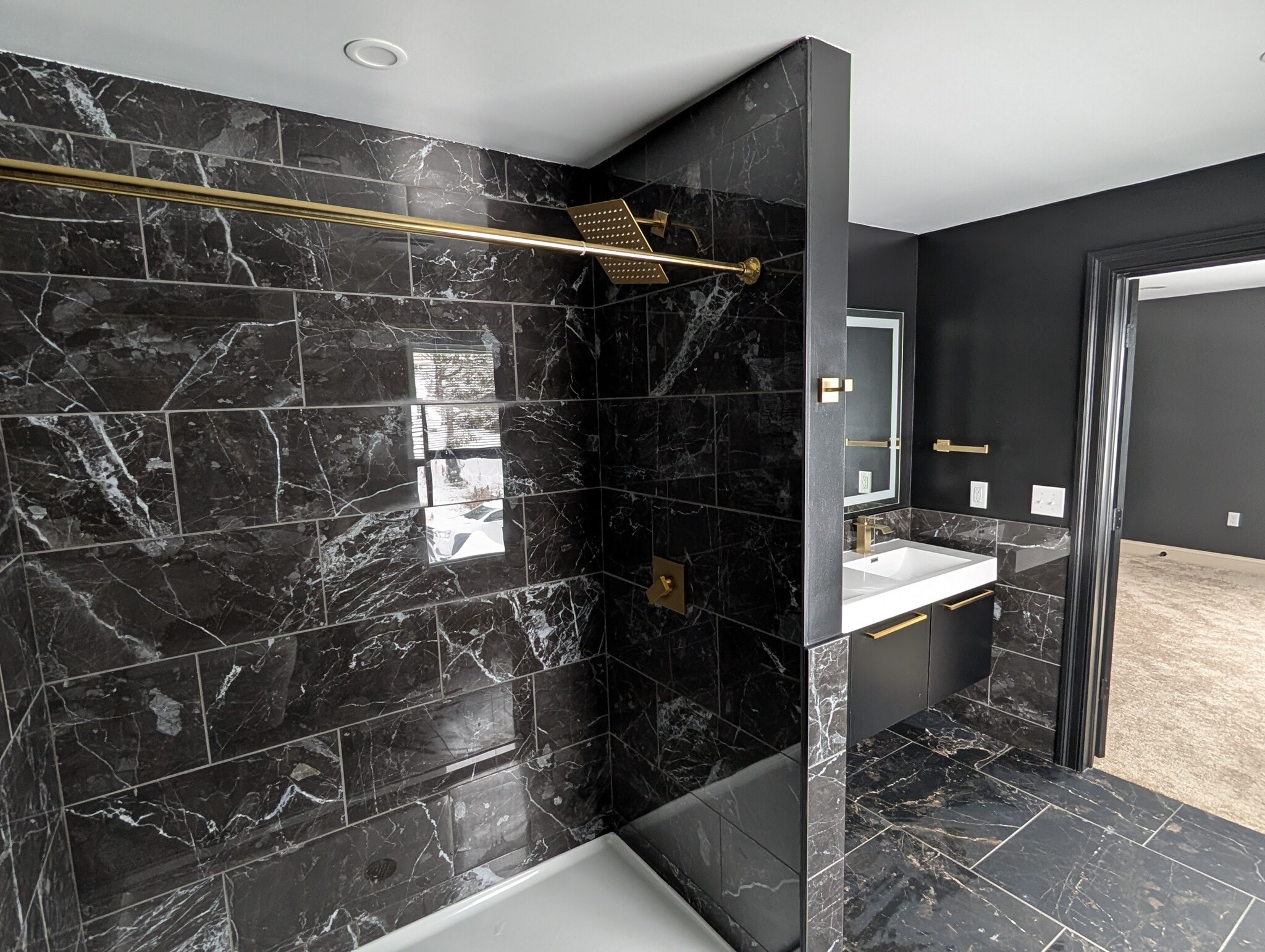 Master bathroom - 319 Howard St