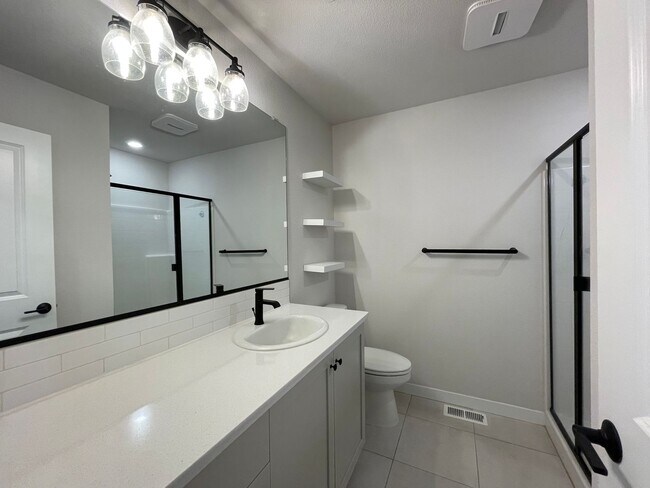 Building Photo - Beautiful, Bight & Modern 2Bd/2.5Ba Townhome in North Bethany! Two car attached garage, In unit l...