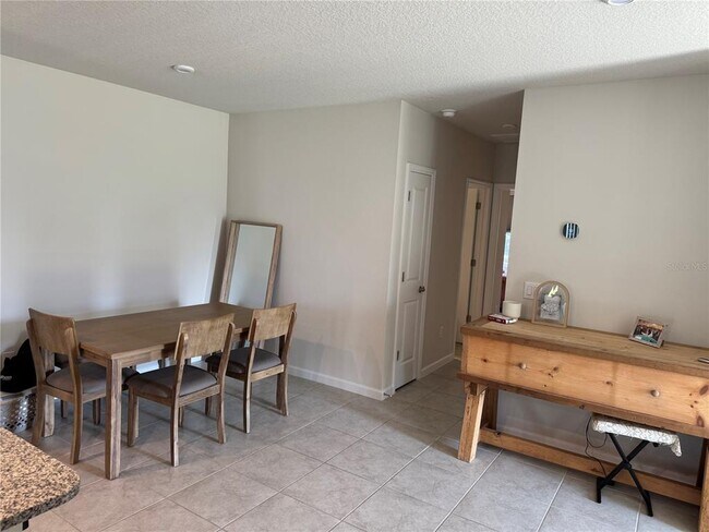 Building Photo - 461 Voltaire Dr