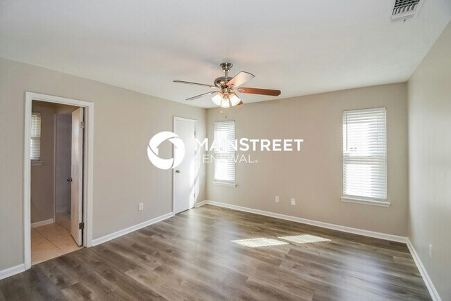 Building Photo - 3 Bedroom Pet-Friendly Home in JACKSONVILLE, FL with Main Street Renewal