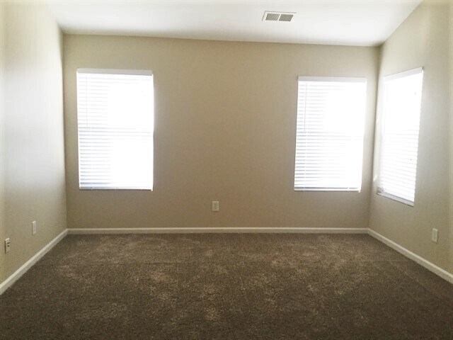 Building Photo - 2021 Moss Creek Dr