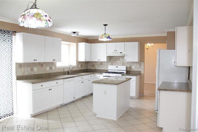 Building Photo - 40690 Bluesprings Ct