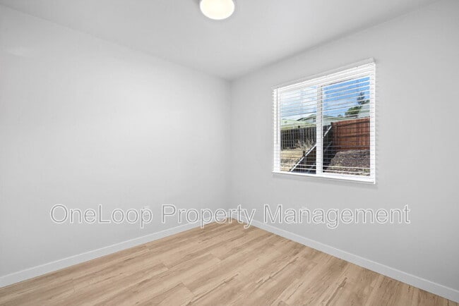 Building Photo - 6256 E Lake Dr