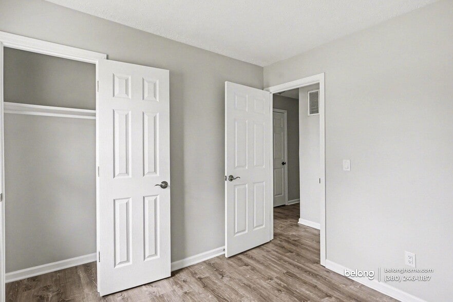 Building Photo - 217 Moorfield Dr